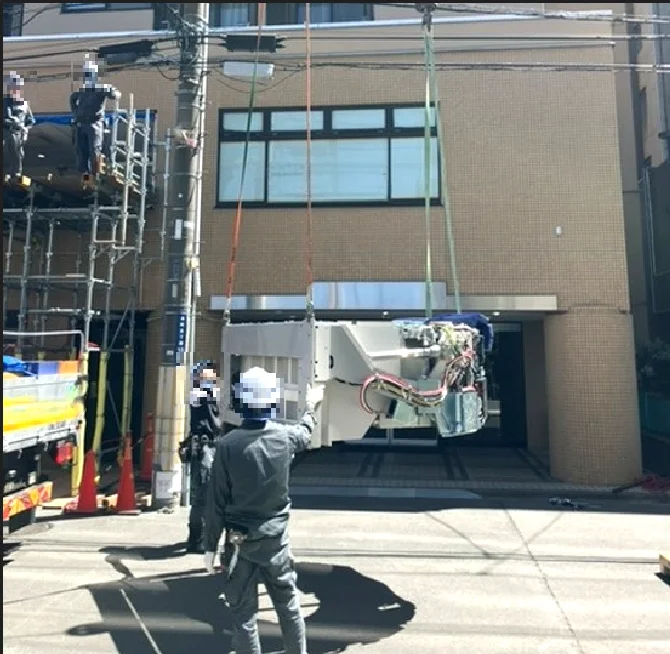 地上に降ろした CT と搬出完了の様子